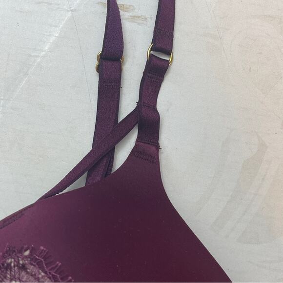 Victoria's Secret Bombshell Plunge Bra 32C - Picture 4 of 13